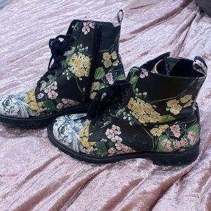 Floral combat boots they are size 10 but I wear a 9.5 and they fit well